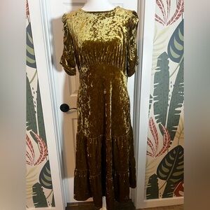 Who What Wear Gold Velvet Short Sleeve Dress